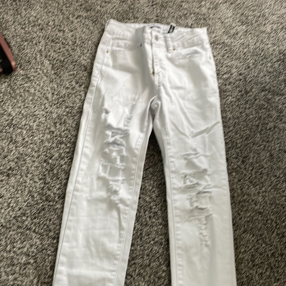 Vince blue co, white ripped jeans, size 1, brand new never worn, high rise